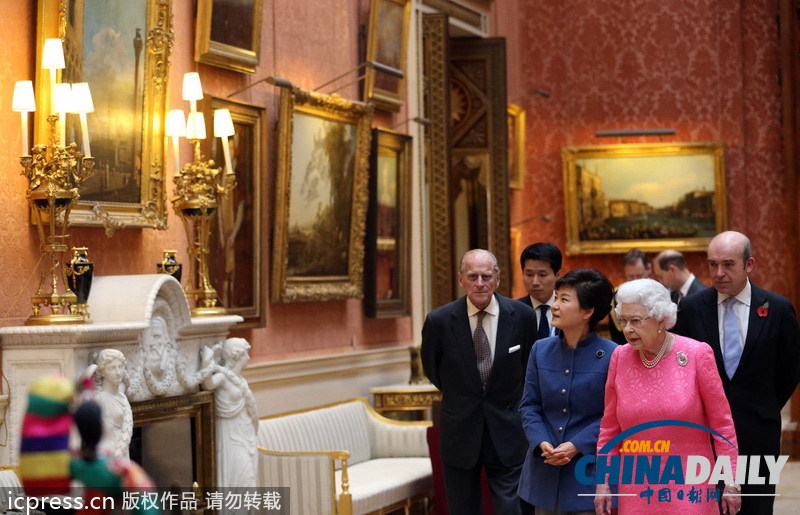 韓國(guó)總統(tǒng)樸槿惠訪問(wèn)英國(guó) 受英女王夫婦接待