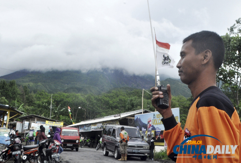 印尼兩火山持續噴發 航空受影響