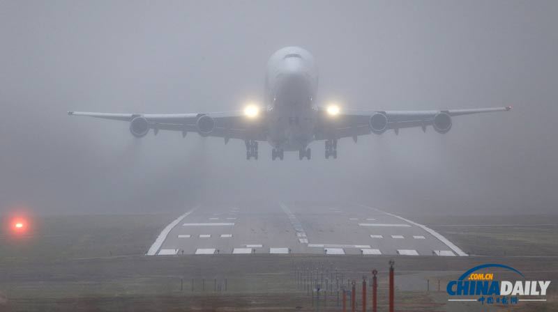 一架波音747運輸機錯降機場 一度被困美國堪薩斯