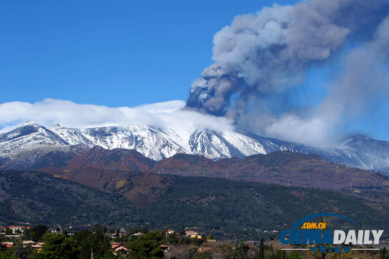 意大利火山再次噴發(fā)遮天蔽日