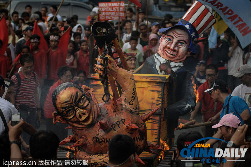 菲律賓民眾焚燒總統阿基諾模型 紀念國際人權日