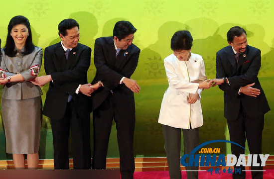 2013年終盤點：當國際頭條遭遇網絡熱詞之說鬧覺余