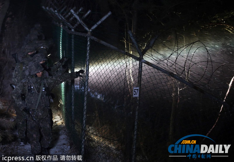 韓國士兵全副武裝在韓朝邊境巡邏（組圖）