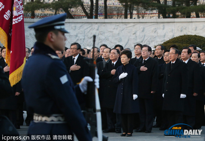 樸槿惠新年首日參拜顯忠院 內有其父樸正熙墓地
