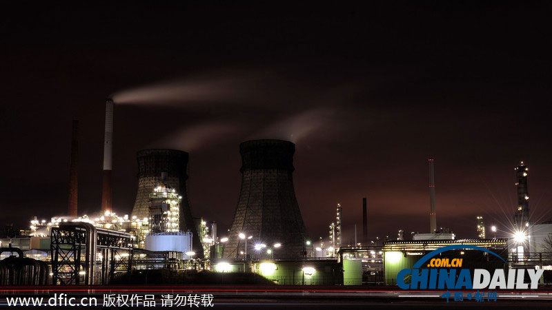 殼牌石油公司德國科隆廠區(qū)爆炸起火（高清組圖）