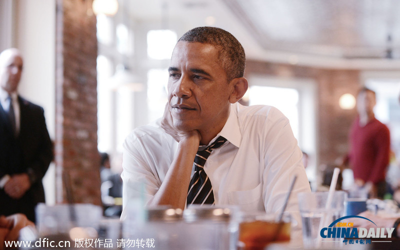 奧巴馬與年輕人飯館內共進午餐秀親民 保鏢暗中警戒