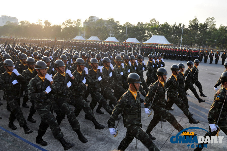 泰國舉行閱兵式慶祝“建軍節”