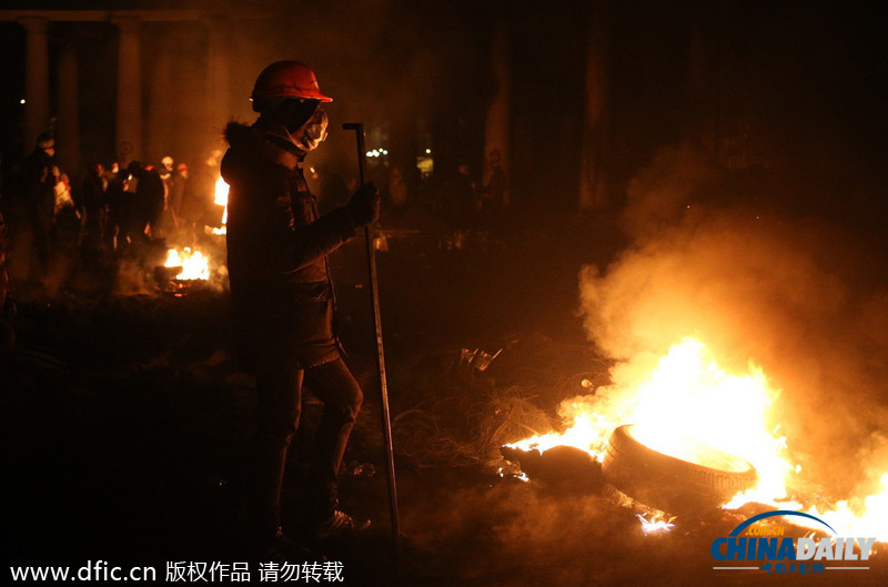 烏克蘭沖突持續街道如戰場 民眾點蠟燭紀念被打死者