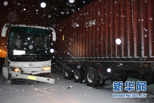 滬渝高速中斷十余小時(shí)后恢復(fù)通車
