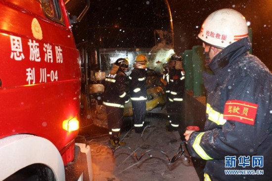 滬渝高速中斷十余小時后恢復通車