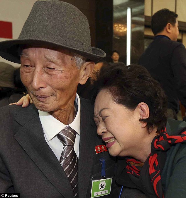 韓朝離散家屬團(tuán)聚活動(dòng)結(jié)束 難舍之情溢于言表
