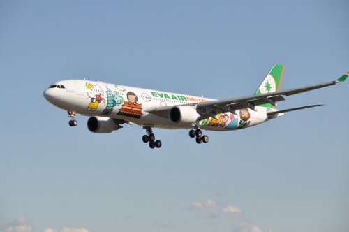 臺灣超萌Hello Kitty飛機 空姐更萌