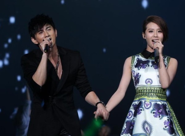 吳奇隆劉詩詩17歲之差 港臺(tái)大叔都愛找內(nèi)地嫩妻？