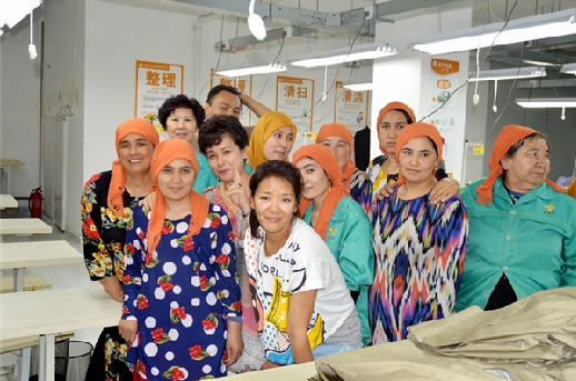 新疆下崗女孩為維吾爾婦女創造就業