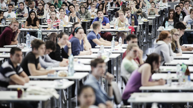 學生當心！部分英國大學“擅改課程內容”