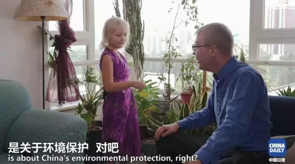 美國萌娃澆花“澆”出環保心得：賺得多，天更藍，才是硬道理！丨艾瑞克的小課堂
