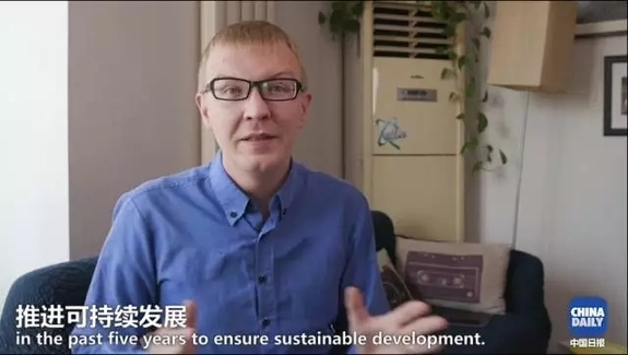 美國萌娃澆花“澆”出環保心得：賺得多，天更藍，才是硬道理！丨艾瑞克的小課堂