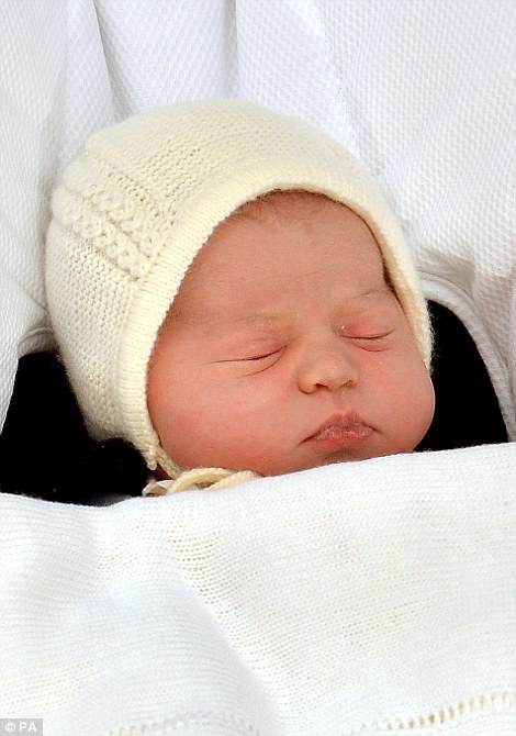 英國(guó)小公主出生10小時(shí)后露面