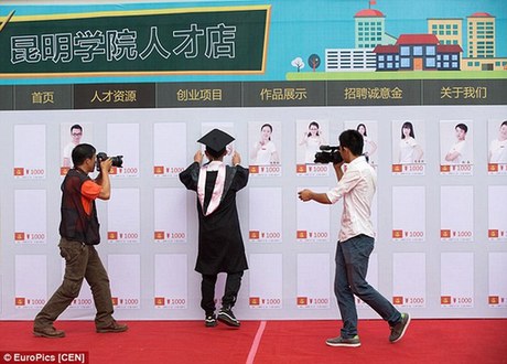就業(yè)難?淘寶“賣”畢業(yè)生,1000元可拍!