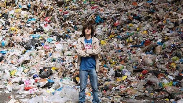 17歲時少年決定把海洋洗凈，現在21歲的他做到了