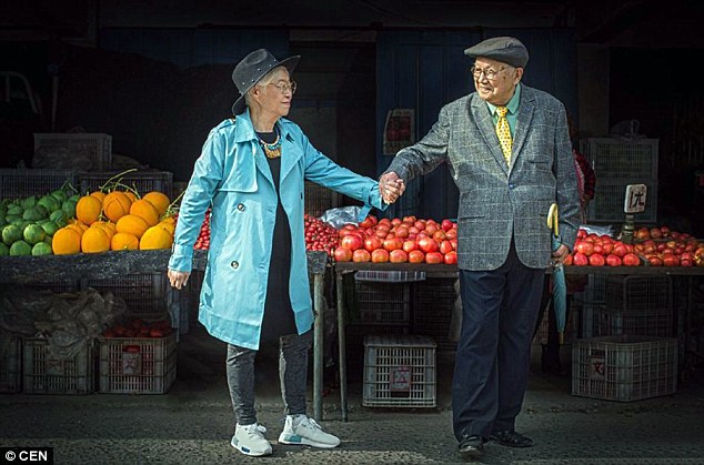 河北九旬老夫妻拍時尚大片慶祝結婚64年（組圖）