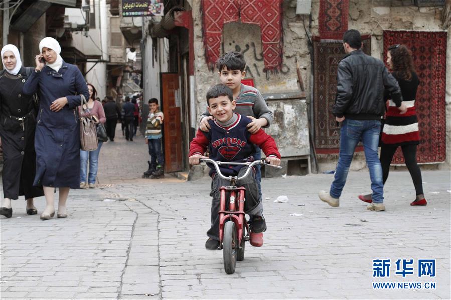 2016，孩子和這個世界：觸動人心的瞬間（組圖）