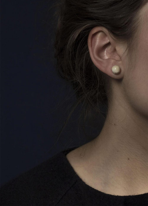 女子用人齒代替象牙做首飾(組圖)