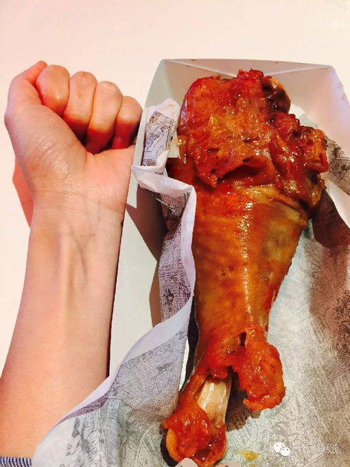 上海迪士尼游客愛上超大火雞腿 迪士尼熱門美食盤點(diǎn)（組圖）