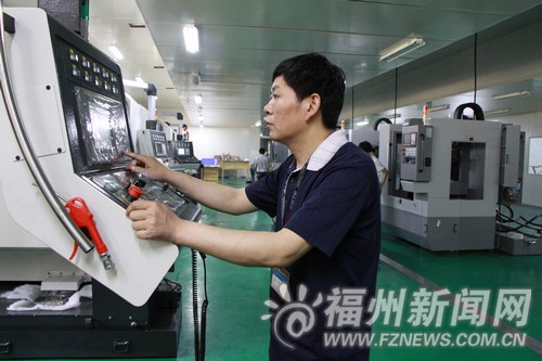 華映光電項目試生產　首塊閩產觸摸屏在馬尾誕生