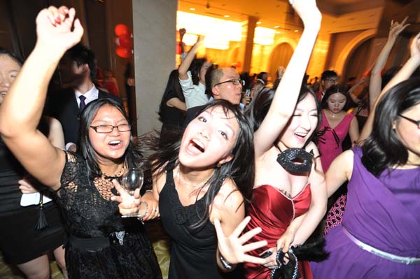High school students gathered at a prom in Wuhuan, Hubei province, in scenes reminiscent of Gossip Girl, once a hit US show. Wuhan stages Gossip Girl-style prom