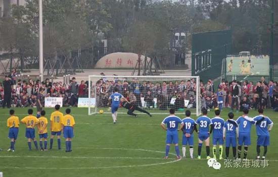 Local kids run rings around CCTV hosts in Zhengjiagang soccer match