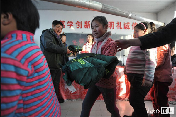 Rural kids have a fun afternoon with foreign teachers