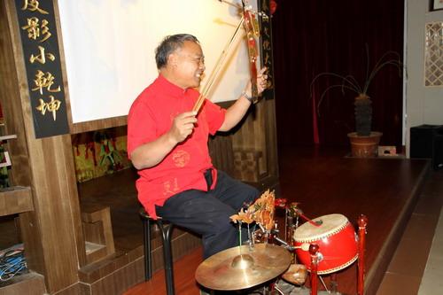 泰山皮影：一個(gè)人演活一場(chǎng)戲