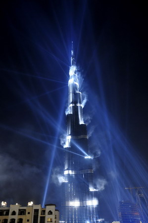 Dubai towers opens amid great fanfare