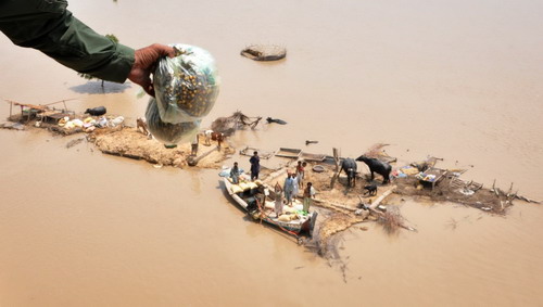 Marooned family mergered in floods in Pakistan