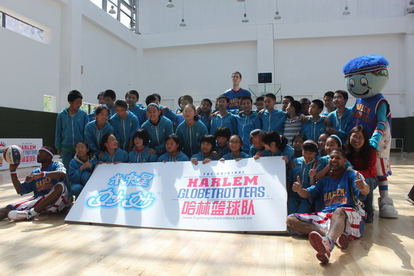 Harlem Globetrotters bring joy to Beijing kids