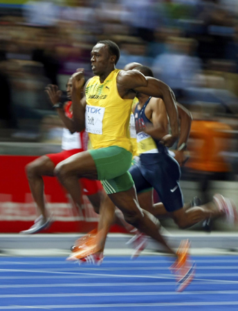 Bolt shatters world record with 9.58