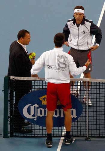 China Open finals hit by rain, delayed to Monday