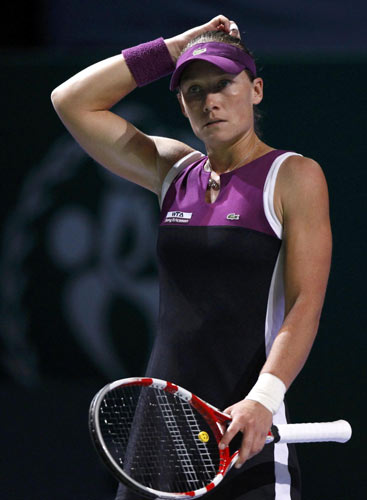 Sharapova slumps to Li Na defeat at WTA final