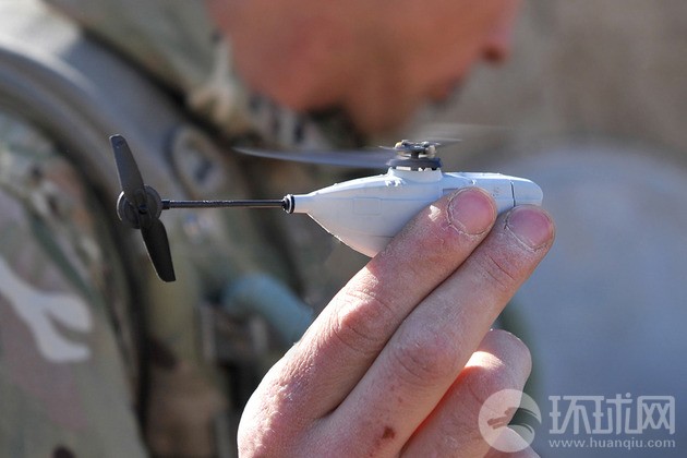 高清：世界最小無(wú)人機(jī)亮相 駐阿英軍成首批使用者