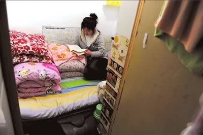 慘！北漂族地下室生活