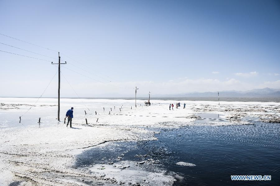 Breathtaking scenery of Caka salt lake