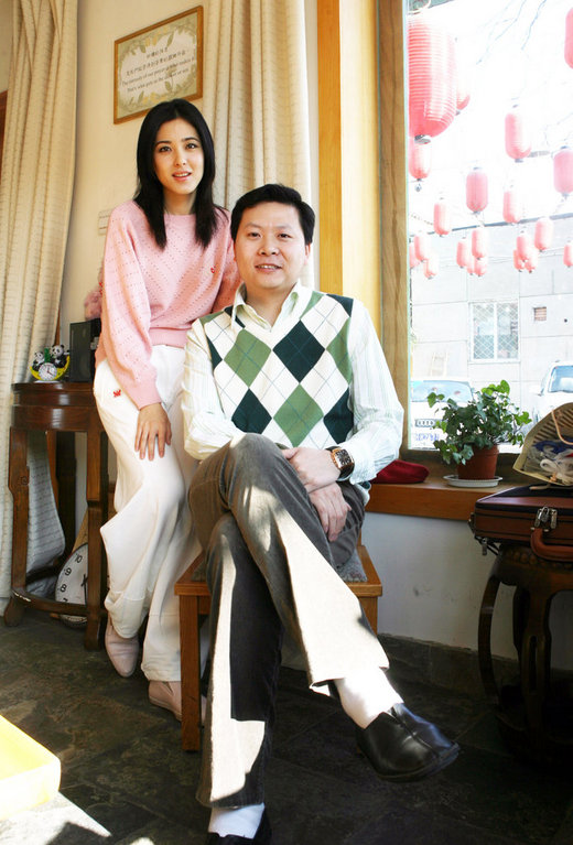 男人裝女星曾黎會(huì)客吉新鵬 搭檔奧運(yùn)冠軍拍寫真