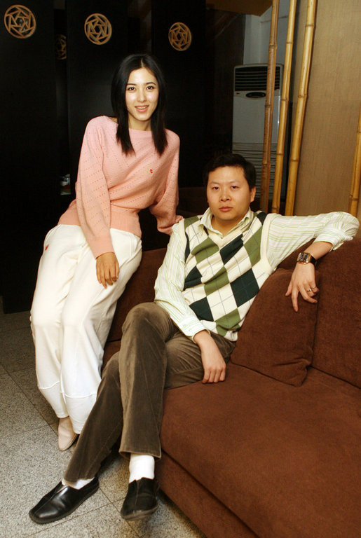 男人裝女星曾黎會客吉新鵬 搭檔奧運冠軍拍寫真