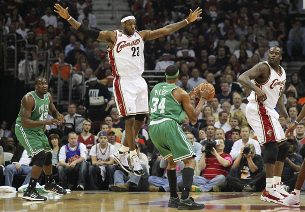 NBA：詹姆斯如同夢游騎士慘敗32分 綠衫軍3:2領(lǐng)先