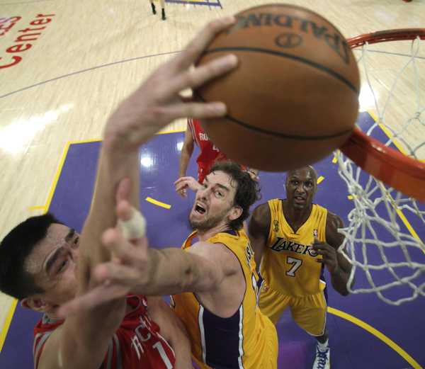 NBA：姚明復出首戰9分6犯離場 火箭揭幕戰遭湖人翻盤