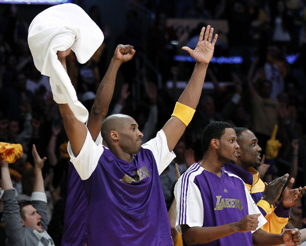 NBA：姚明復出首戰9分6犯離場 火箭揭幕戰遭湖人翻盤