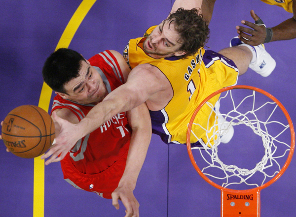 NBA：姚明復出首戰9分6犯離場 火箭揭幕戰遭湖人翻盤