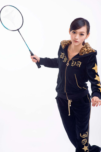 “小周迅”扮羽球?qū)氊? style=