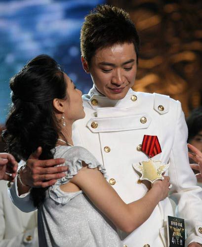 劉璇訂婚牽手好男兒